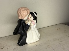 Vintage 1975 WILTON Bride & Groom Cake Topper Kissing Couple Plastic Hong Kong