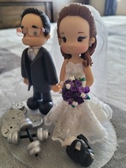 Bride and Groom Cake Topper – Figurine Wedding and Engagement Party Decor