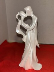 Wilton Wedding Cake Topper Bride Groom The First Kiss 202-258 2007 Contemporary