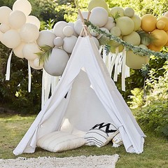 White Kids Teepee Play Tent with Window Indoor Outdoor Playhouse Playroom Home