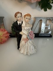 Vintage Shabby Chic Wedding Bride and Groom Resin Wedding Cake Topper 5.5″ Tall