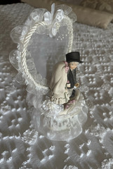 Vintage Porcelain Bride Groom Wedding Cake Topper Lace Heart 9” x 7” Tiered Bas