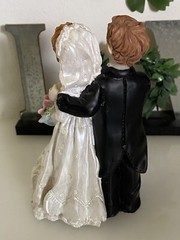 Vintage Shabby Chic Wedding Bride and Groom Resin Wedding Cake Topper 5.5″ Tall