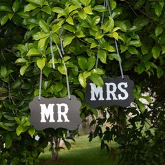 2x Mr Mrs Bride Groom Photo Booth Props Chair Signs Garland Banner Wedding Decor