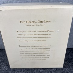 Hallmark Keepsake 2005 Porcelain Wedding Cake Topper «To Love And To Cherish»