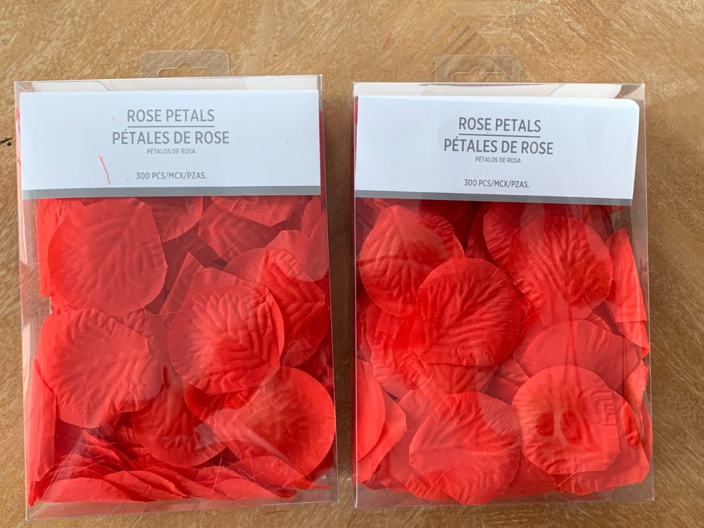 Amscan 600 Piece Artificial Red Rose Petals NIB