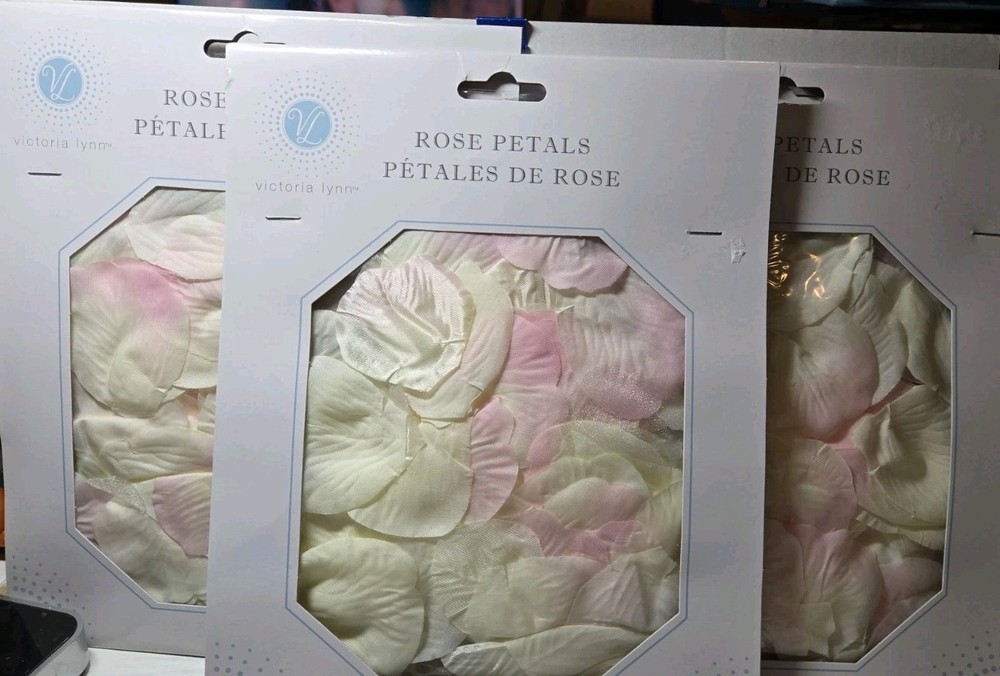 DARICE’s Victoria Lynn Rose Petals Cream/Rose 3 Pks Of 100. NEW – TB66