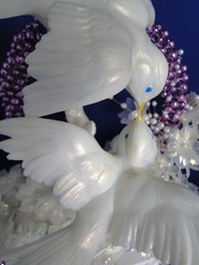 New Elegant Ring of Purple Pearls, Kissing Love Birds Cake topper #402A