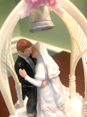 Enesco Vintage Musical Wedding Cake Topper Bride Groom Trellis «True Love» 6″