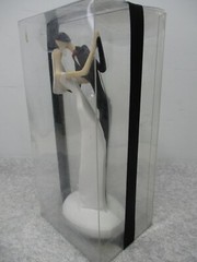 Lillian Rose Cake Topper Abstract Kissing Couple Dancing Resin NIP 6 1/4″