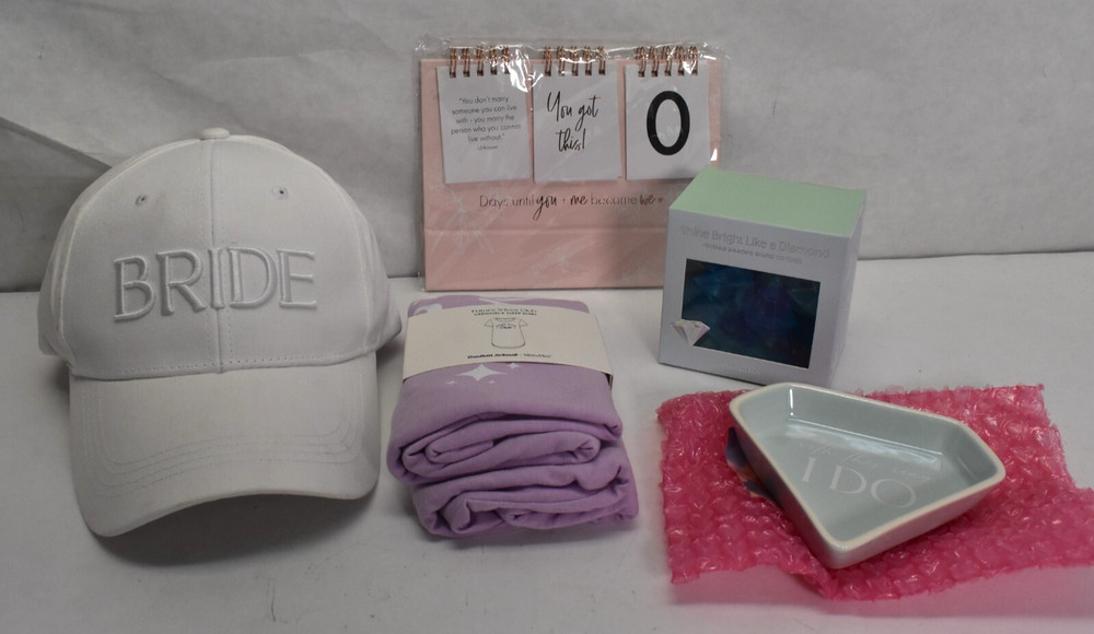 Miss to Mrs Bride Bundle Pack Ice Cubes Hat Ring Tray Countdown Calendar & Shirt