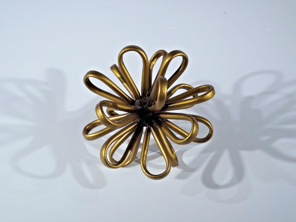 Metal Gold Tone Loop Table Top Decor – Pier 1 – Shiny – Figurine – Abstract