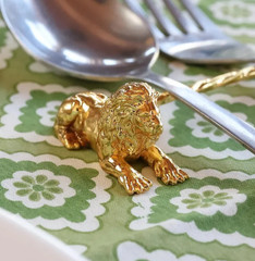 Gold Lion Cutlery Rest – Royal Spoon & Fork Holder | Luxury Dining Decor
