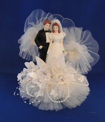 New Vintage Elegant Seashell Array Porcelain Bride & Groom Wedding caketop #390