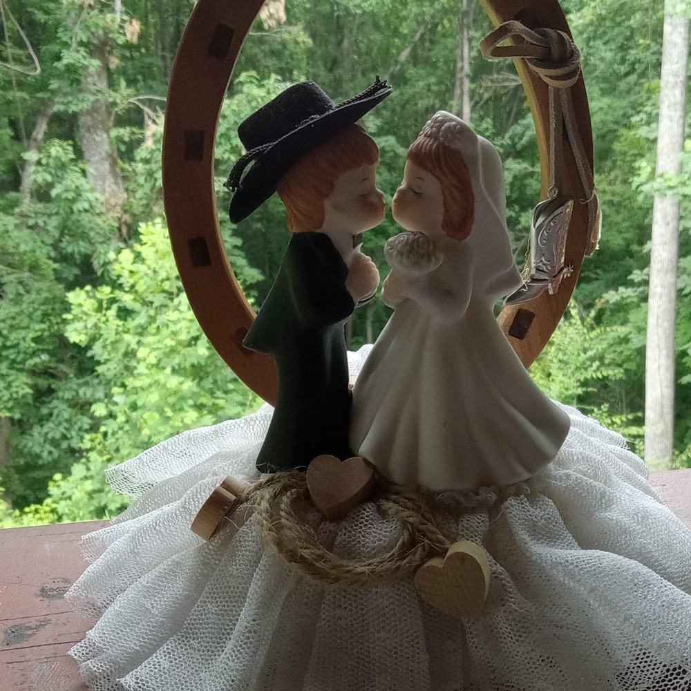 GOS «Tied To Your Heart» Western Themed Cake Topper