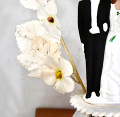 Vintage 1950’s CHALKWARE WEDDING CAKE Topper Arch Brunette Handpainted with Veil