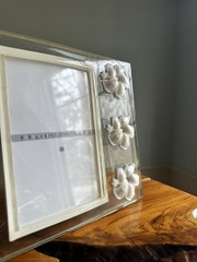 Beautiful Clear Acrylic Photo Frame With Three Lilies, Holds 4×6 Photo, 7”x7”