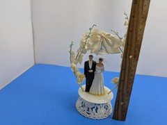 READ Vintage 1950s-60s Wedding Cake Topper Plastic Couple Wedding Bell Arch MCM