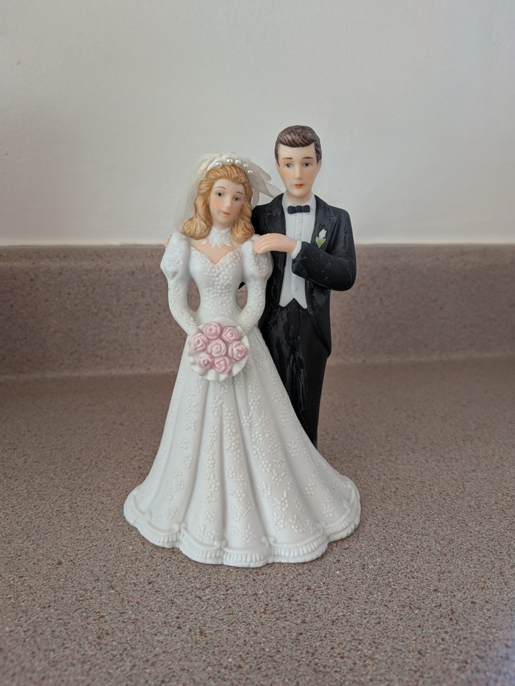 Vintage 1988 Roman Inc EHW Wedding Cake Topper Figurine Bride Groom Porcelain