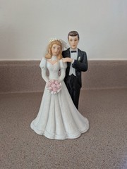 Vintage 1988 Roman Inc EHW Wedding Cake Topper Figurine Bride Groom Porcelain
