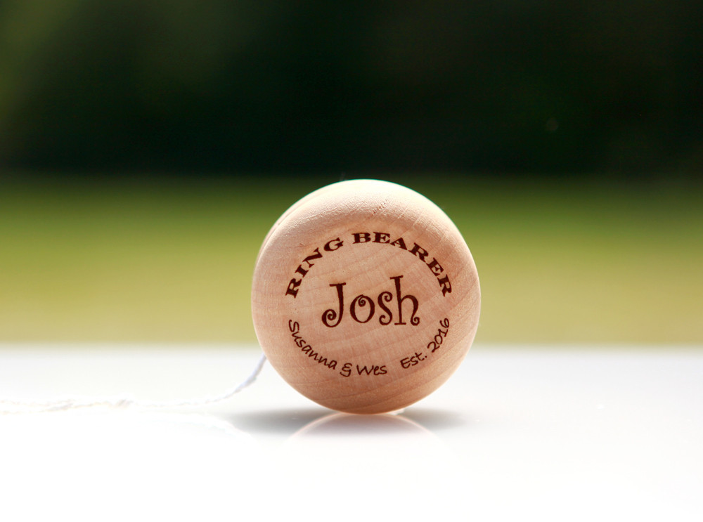 Personalized Wooden Yo-yo Classic Wood Toy Keepsake Ring Bear Wedding Party Gift