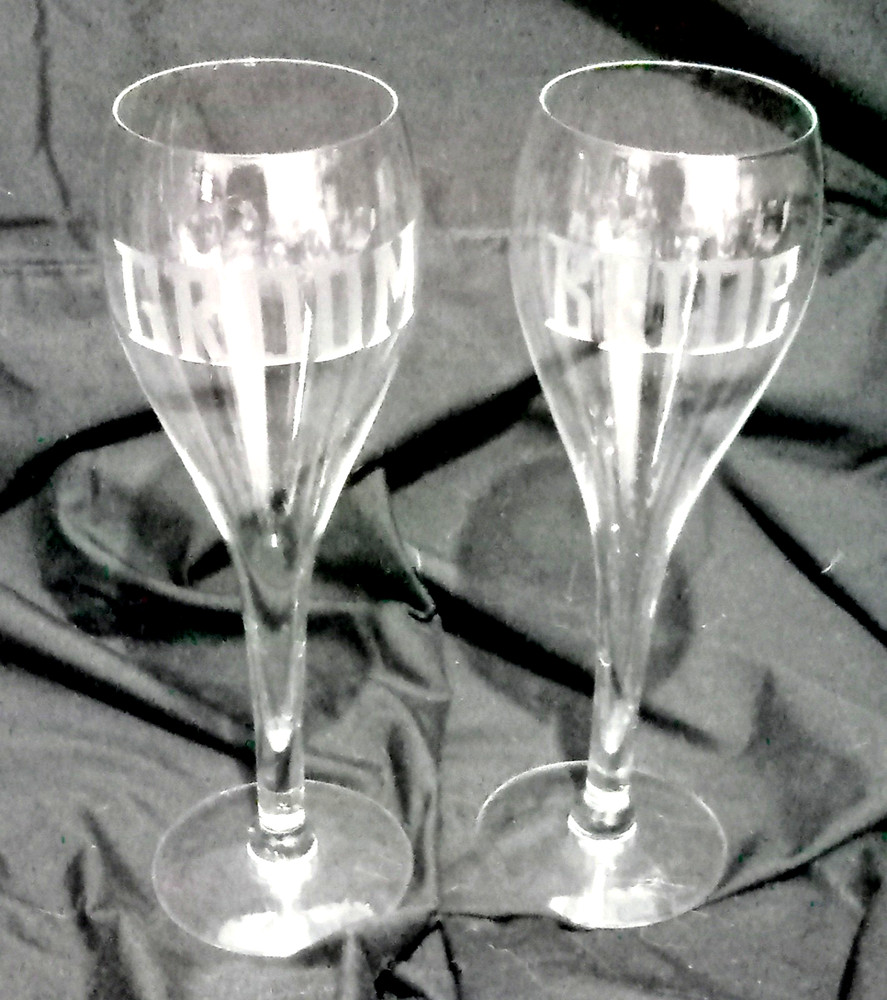 Set 2 Clear Etched Glass Bride + Groom Champagne Flute Wedding 170