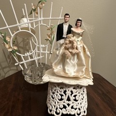 VTG 1940s 50s CHALKWARE WEDDING CAKE TOPPER BRIDE & GROOM Real Satin Dress