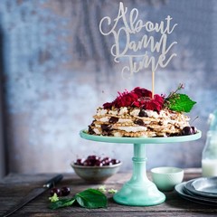 Versatile Silver Glitter Cake Decoration – Perfect for Weddings & Anniversaries