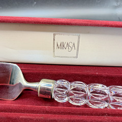 Mikasa 9 1/2″ Silver Plate Cake Server W/ Crystal Handle W/Box Wedding Pie