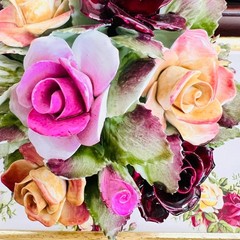 Porcelain Floral Arrangement – Royal Albert Old Country Roses, 1960s English Chi