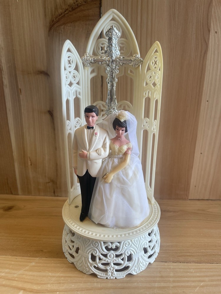 Wilton Vintage Plastic Cathedral Bride And Groom Classic Wedding Cake Topper 9”