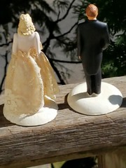 2 PAIRS VINTAGE 1947 WEDDING CAKE TOPPERS BRIDE / GROOM COAST NOVELTY CHALKWARE