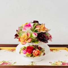 Porcelain Floral Arrangement – Royal Albert Old Country Roses, 1960s English Chi