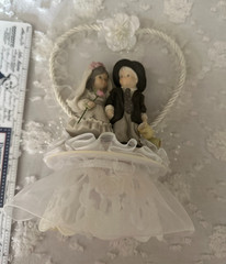 Vintage Porcelain Bride Groom Wedding Cake Topper Lace Heart 9” x 7” Tiered Bas
