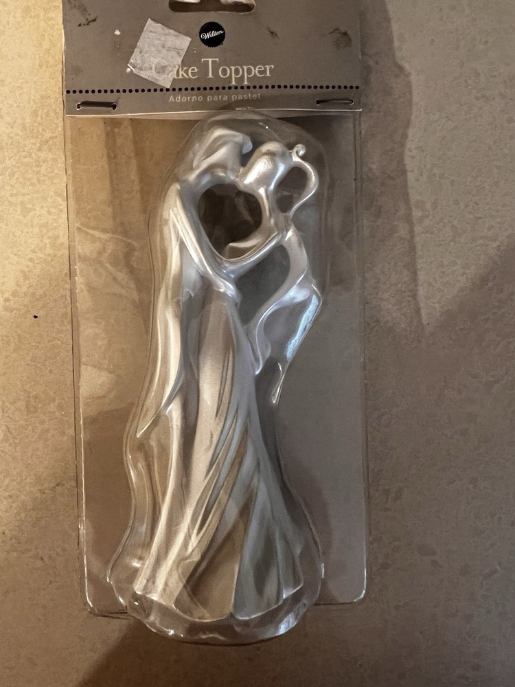Wilton Pearly White Bride And Groom First Kiss Cake Topper NIP
