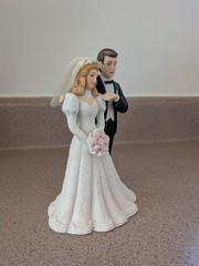 Vintage 1988 Roman Inc EHW Wedding Cake Topper Figurine Bride Groom Porcelain