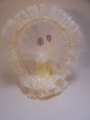 Wedding Cake Topper Bride Groom Yellow Brown Hair Vintage White Lace Plastic
