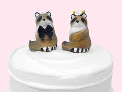 Raccoon Cake Top Bride Groom Love Forest Wedding Engagement Carved Wood Statue
