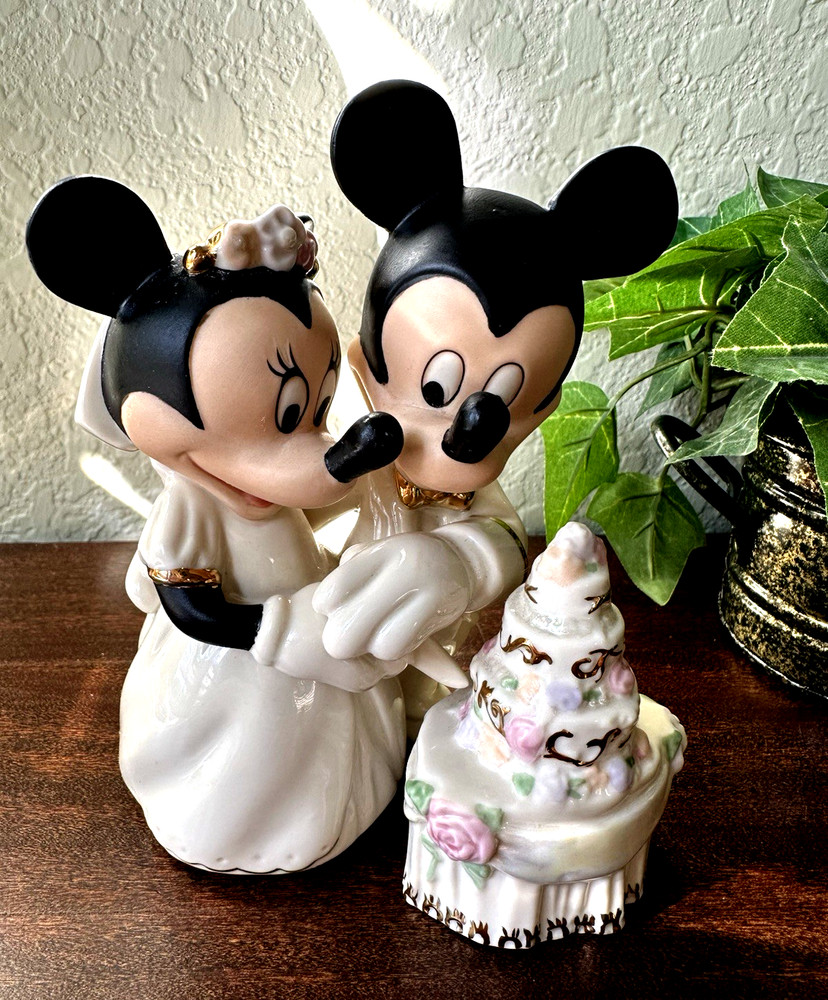 Lenox Disney «Minnie’s Dream Wedding Cake» porcelain figurine topper 24k accent