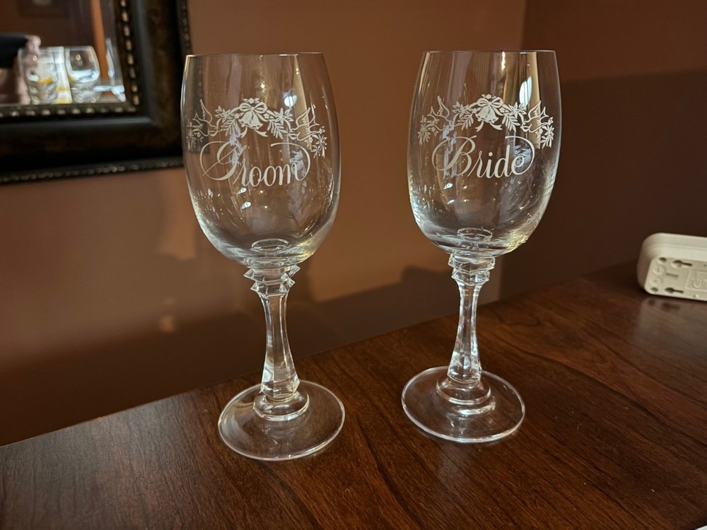 Vintage Bride and Groom Wedding Champagne/Wine Toasting Glasses 1988