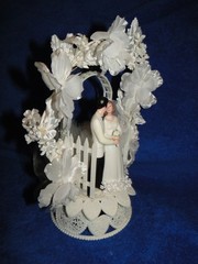 New Vintage Wilton «Enchantment» Wedding Cake Top, White Coat # 114-9023