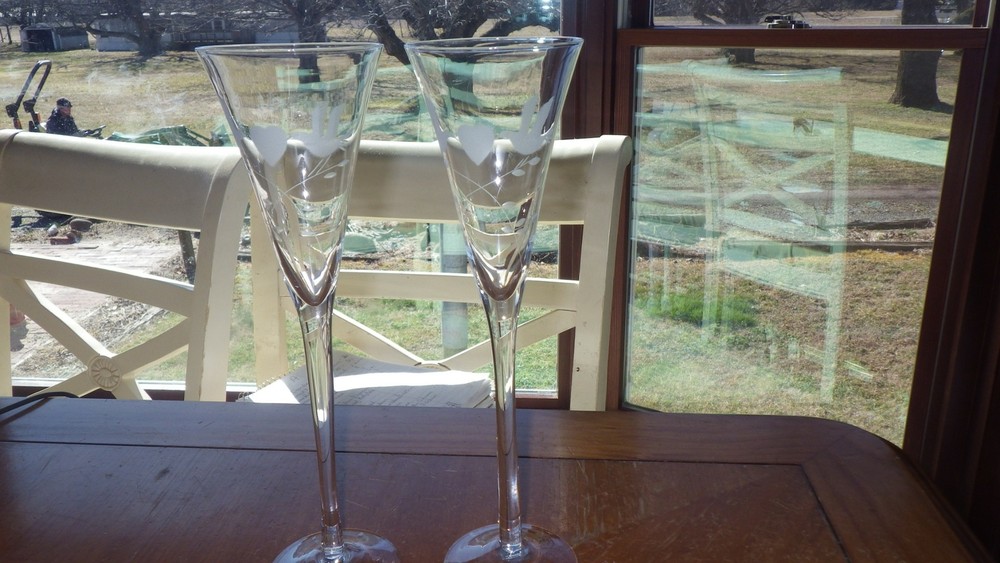 Wedding toasting flutes heart and dove design 2 8 oz tall elegant stem champange