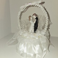 Vintage Traditional Bride And Groom White Lacy Flowers Faux Pearl Cake Topper