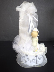 Precious Moments 10″ Wedding Cake Topper White Heart Beads Flowers Tulle Accents