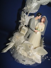 New Vintage Wilton Cascade of Love Wedding Cake Top, Black Suit # 114-412