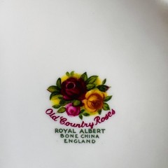 Porcelain Floral Arrangement – Royal Albert Old Country Roses, 1960s English Chi
