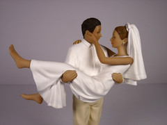 Lillian Rose Beach Just Married Newly Weds 6.75 in Resin Figurine – N15