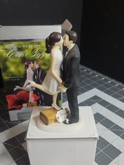 A Kiss and We’re Off Funny Couple Wedding Cake Topper GUC Boxed Figure
