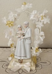 Porcelain Wedding Bride & Groom VTG Topper w/Floral Decor & Rings. Hong Kong