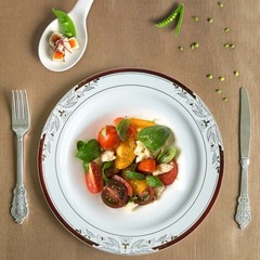 10″ White Round Salad Plates Red Gold Trim Party Wedding Disposable Tableware